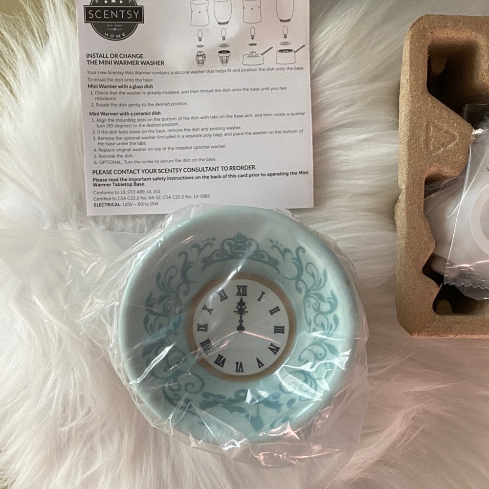 Scentsy Disney Cinderella Mini Warmer new in box - Picture 8 of 9